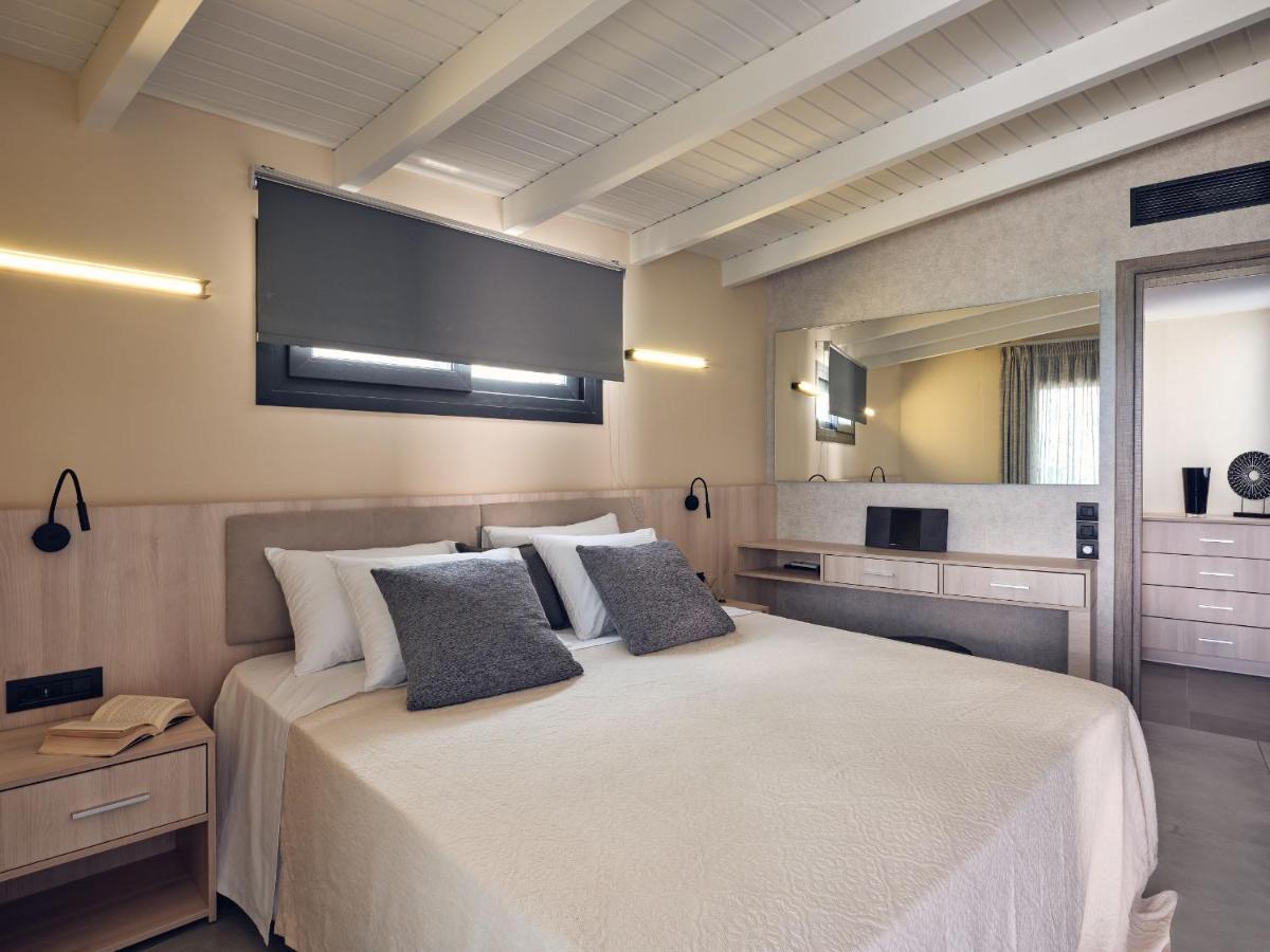 Blue View Villa - Coastal Elegance With Swim Spa, By Zantewize 알리카나스 외부 사진
